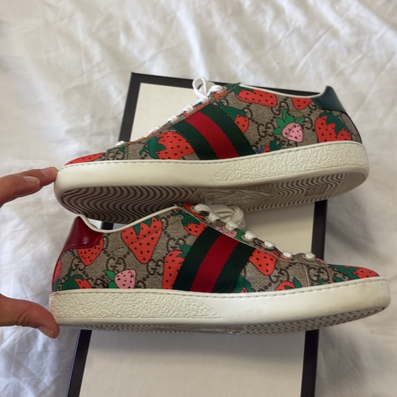 COPY - Gucci Ace GG Supreme Canvas Strawberry Sneakers - Picture 6 of 11